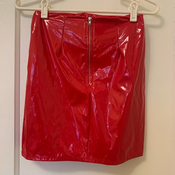 FASHION NOVA RED FAUX LEATHER SKIRT - Picture 4 of 4